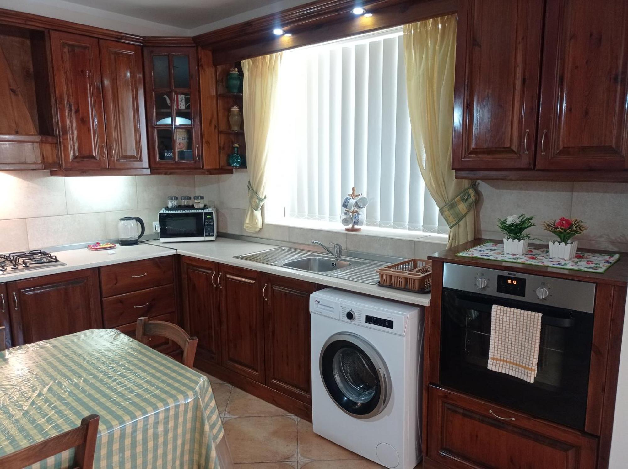Joseph 2 Stylish Flat With Open Views, Just 4km From The Airport Or Apartamento Siggiewi