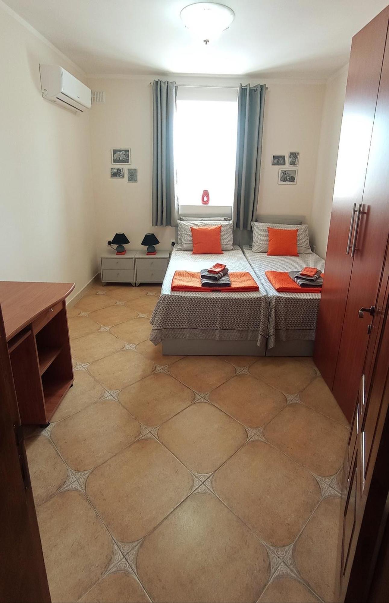 Joseph 2 Stylish Flat With Open Views, Just 4km From The Airport Or * Siggiewi