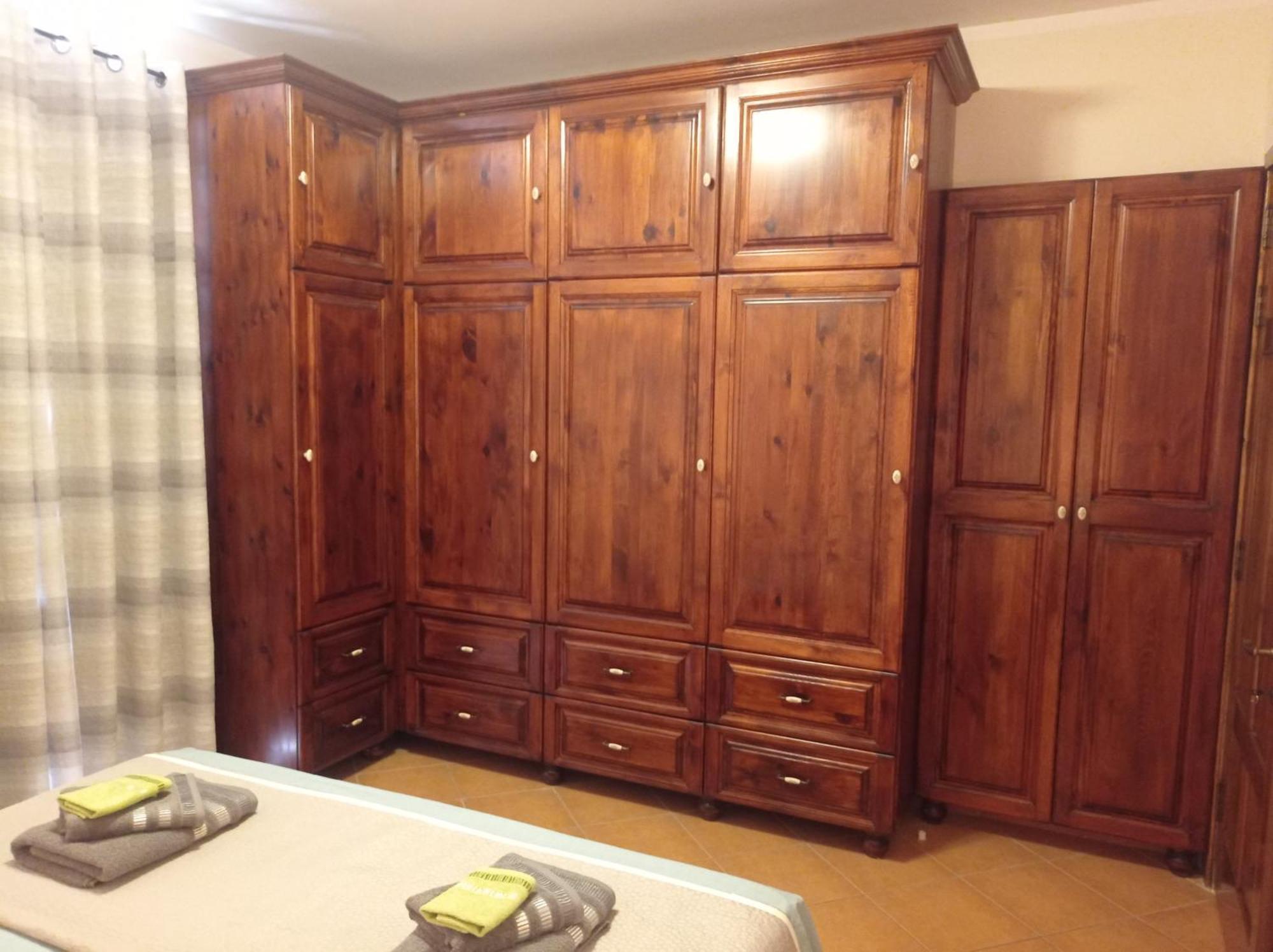 Joseph 2 Stylish Flat With Open Views, Just 4km From The Airport Or Apartamento