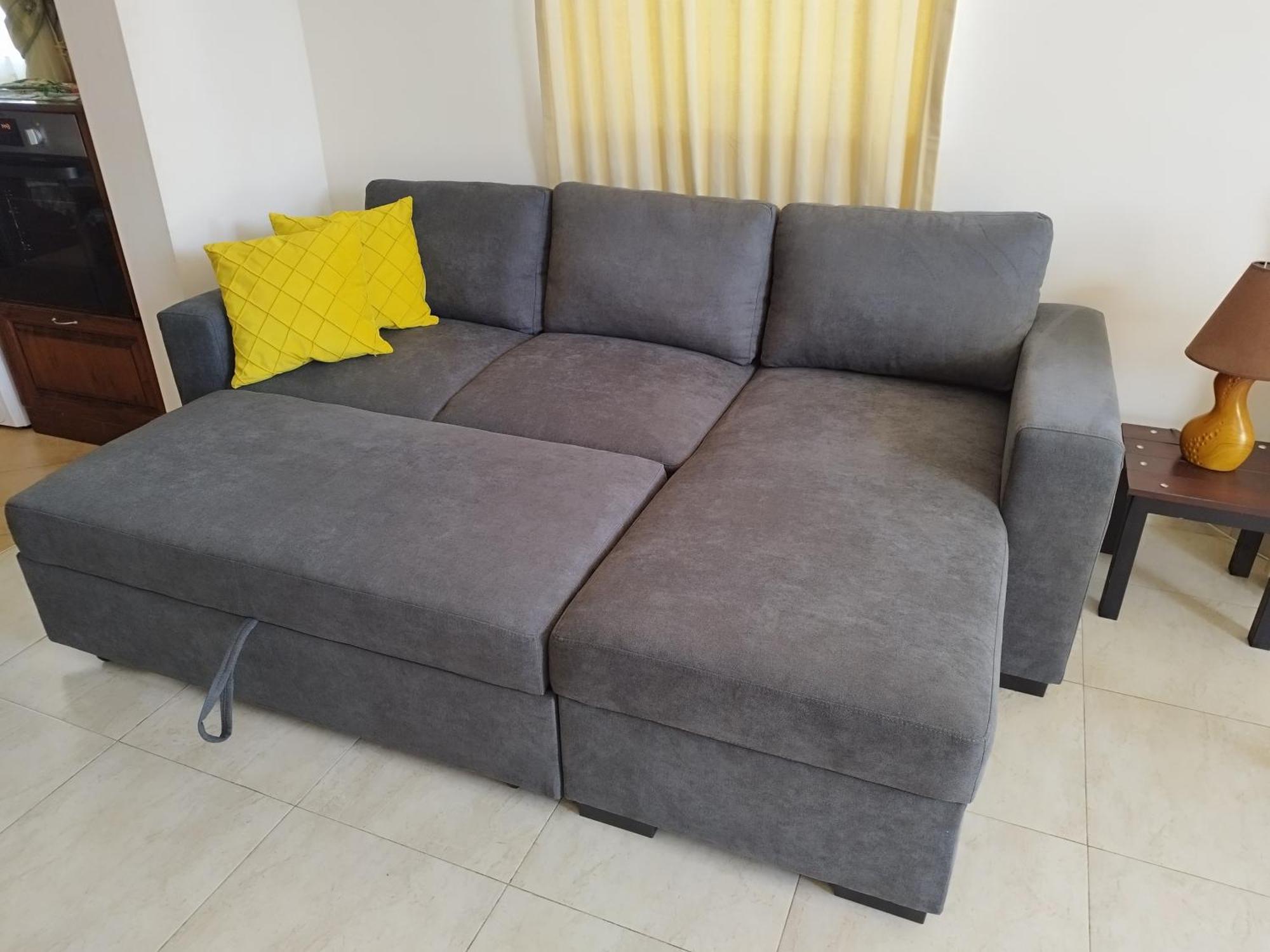 Joseph 2 Stylish Flat With Open Views, Just 4km From The Airport Or *